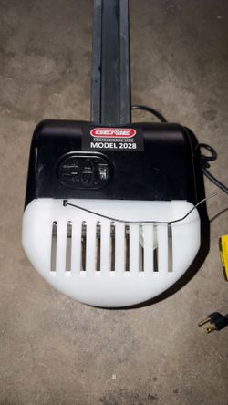 GENIE MODEL 2028 GARAGE DOOR MOTOR OPERATOR OPENER (BELT DRIVE)