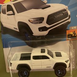 TOYOTA TACOMA 4*4 Hotwheels