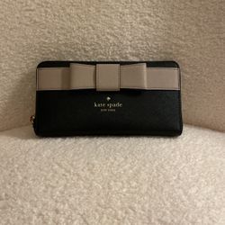 Black Kate Spade Wallet With Pink Bow for Sale in Tacoma WA