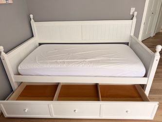 Twin bed with mattress
