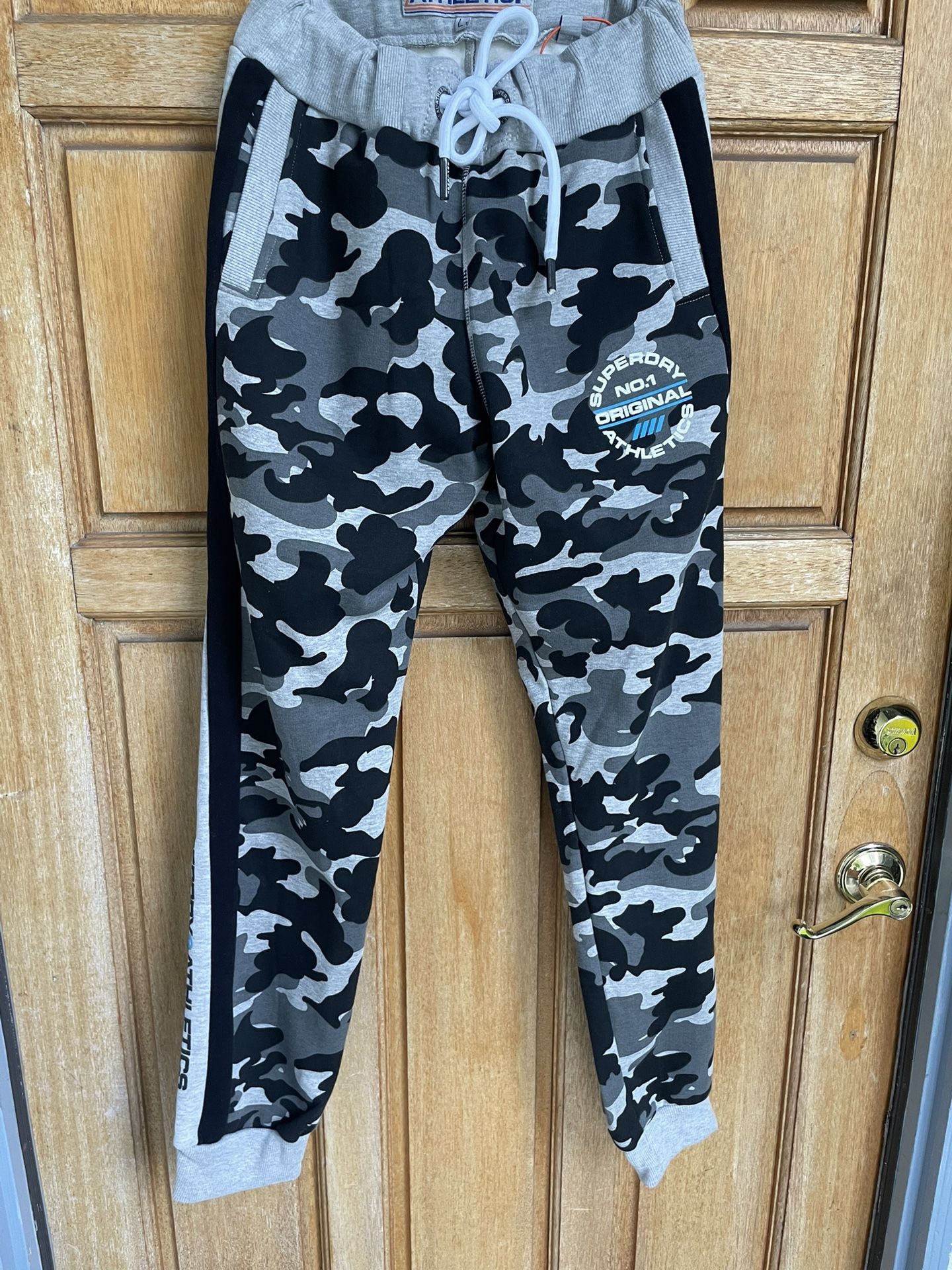 Superdry Sport Jogger Pants Mens L Camo Drawstring Zip Pockets Logo new