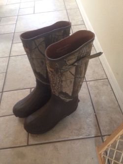 Bone dry red head boots size 8 NEw
