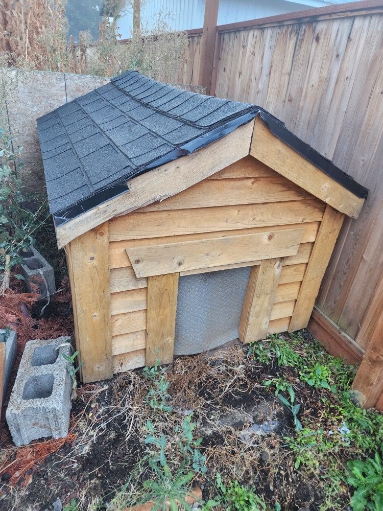 Large Insulated Dog House