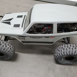 Axial 