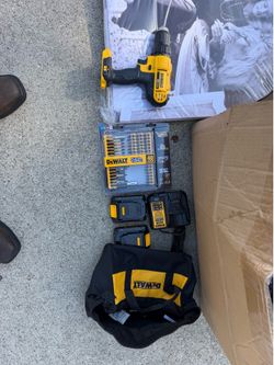 DeWalt 20V Drill Kit with Batteries and Bag