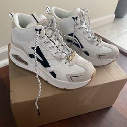 women’s Sketchers 