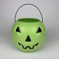  Halloween Pumpkin plastic Blow Mold Trick-or-Treat Pail Bucket, Bright Green, General Foam Plastics, Norfolk USA. Bucket in great condition