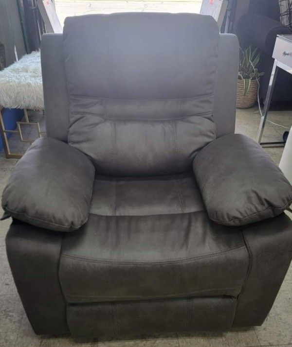 New Recliner Sofa Chair Only $290 Cash