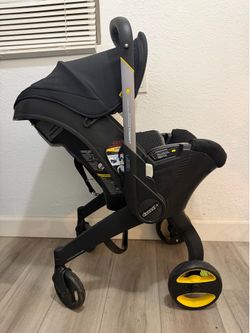 DOONA  ALL IN ONE STROLLER + LATCH SEAT. Stroller And Base.