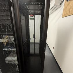 NetShelter SX Cabinet