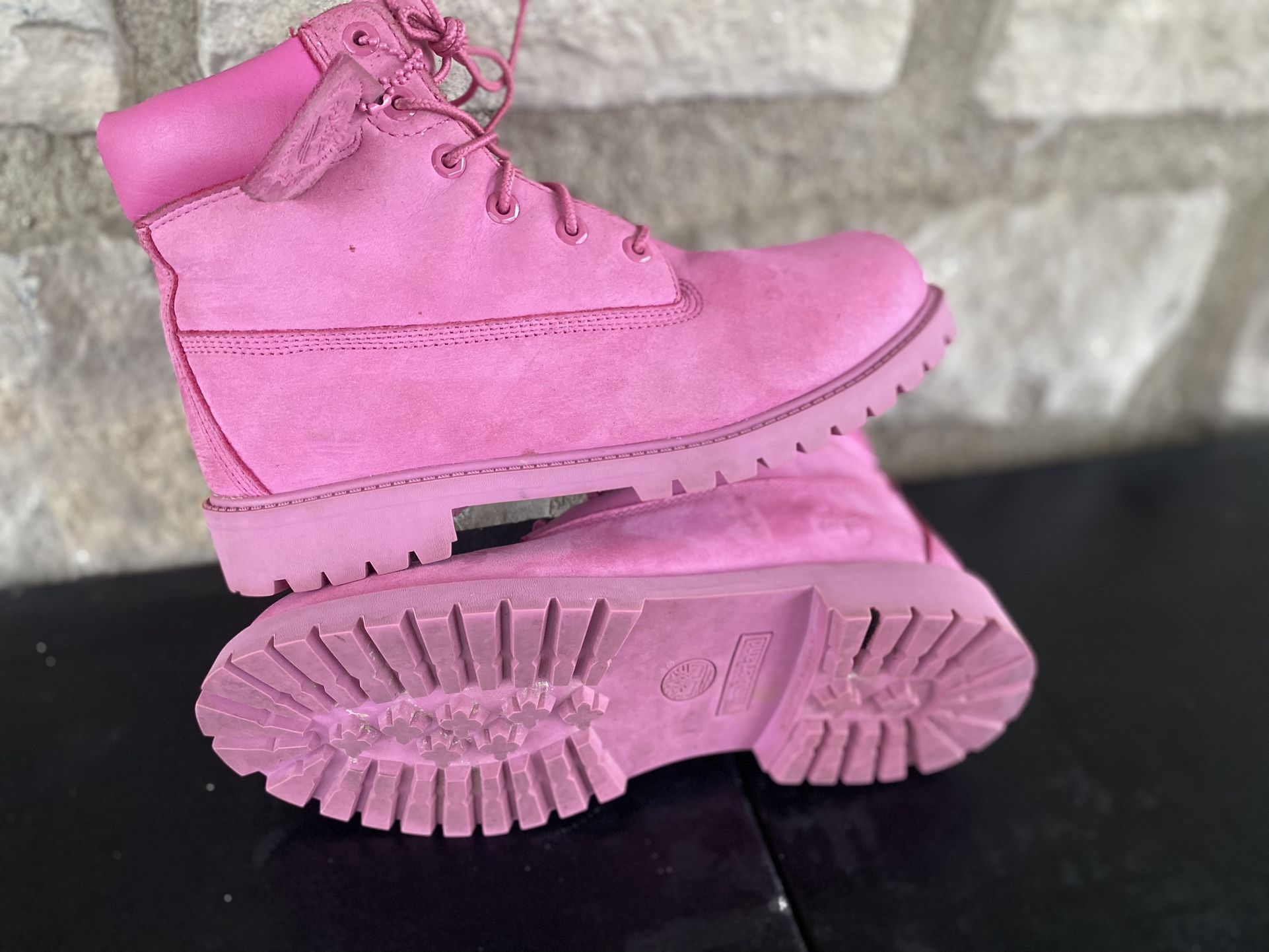 Pick Timberland Boots ( pick up only ) Size 6.5y $29 FIRM