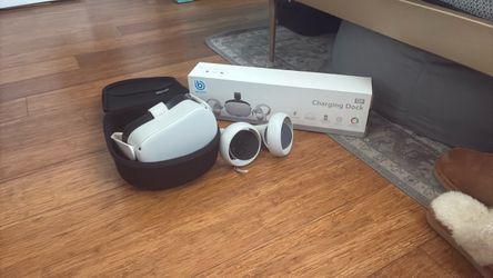 Oculus quest 2 ,  docking charger and case