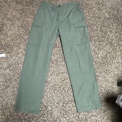 green military cargo pants size M