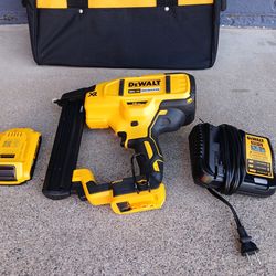Crown stapler DeWalt