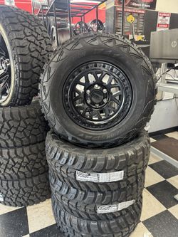 17” KMC GRS BLACK 6X139.7 And 285/70R17 fusion My