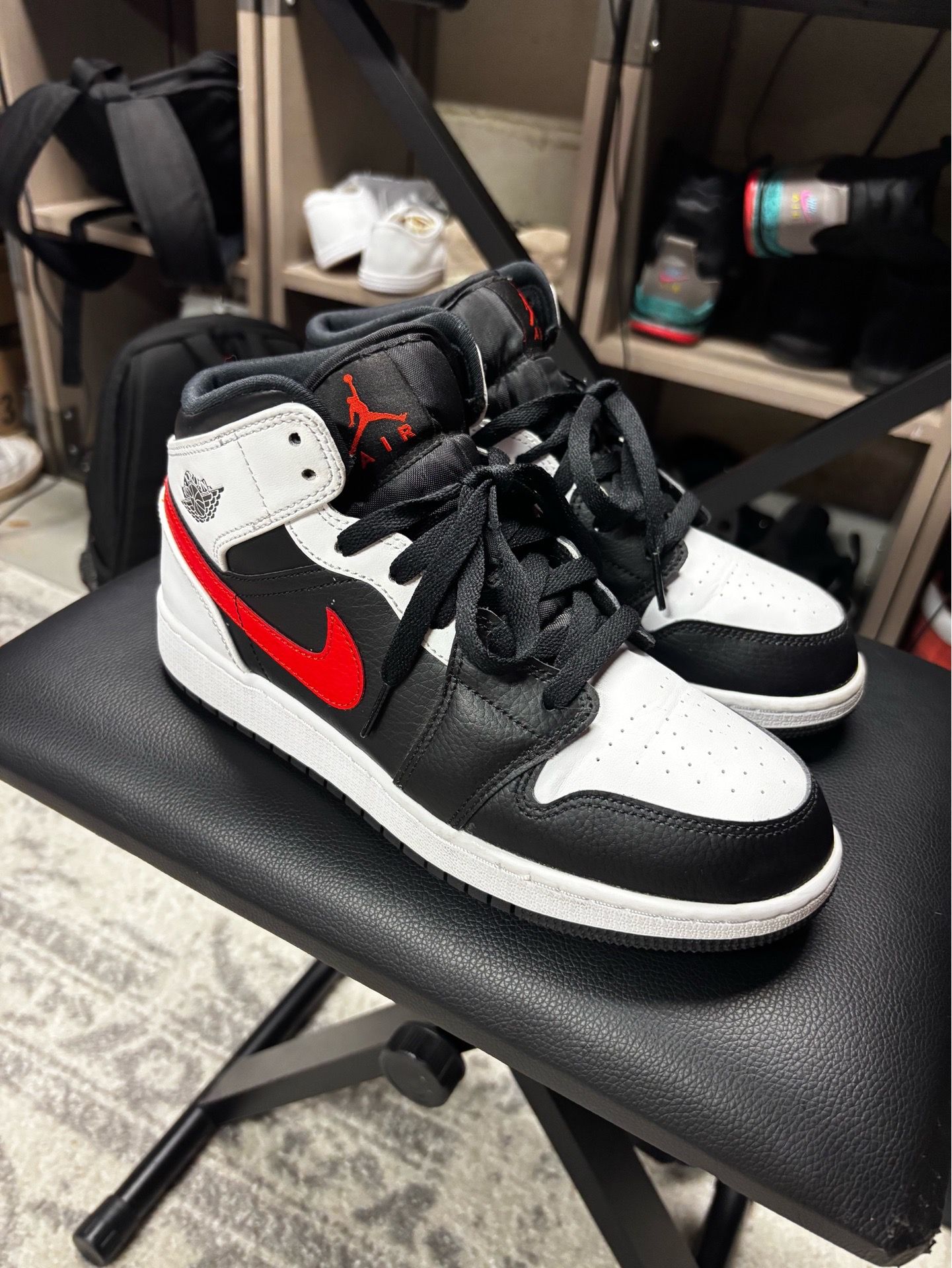 Air Jordan 1 Mid "Chile Red"