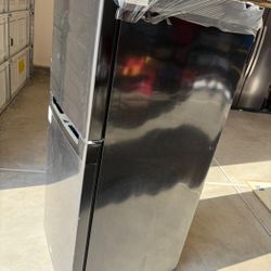Magic Chef Black Refrigerator
