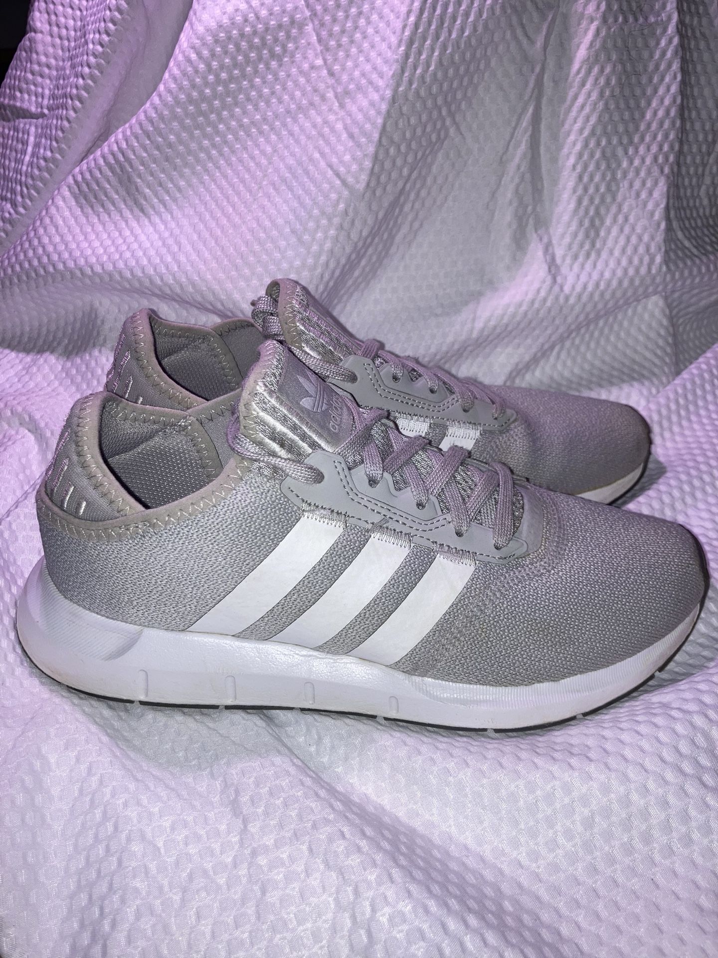 Adidas Swift Run Woman’s Size 9 Gray Sneakers Athletic Shoes Running Gym