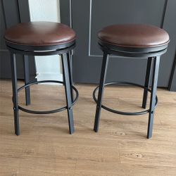 2 BAR STOOLS