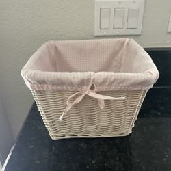White Wicker Basket With Liner 