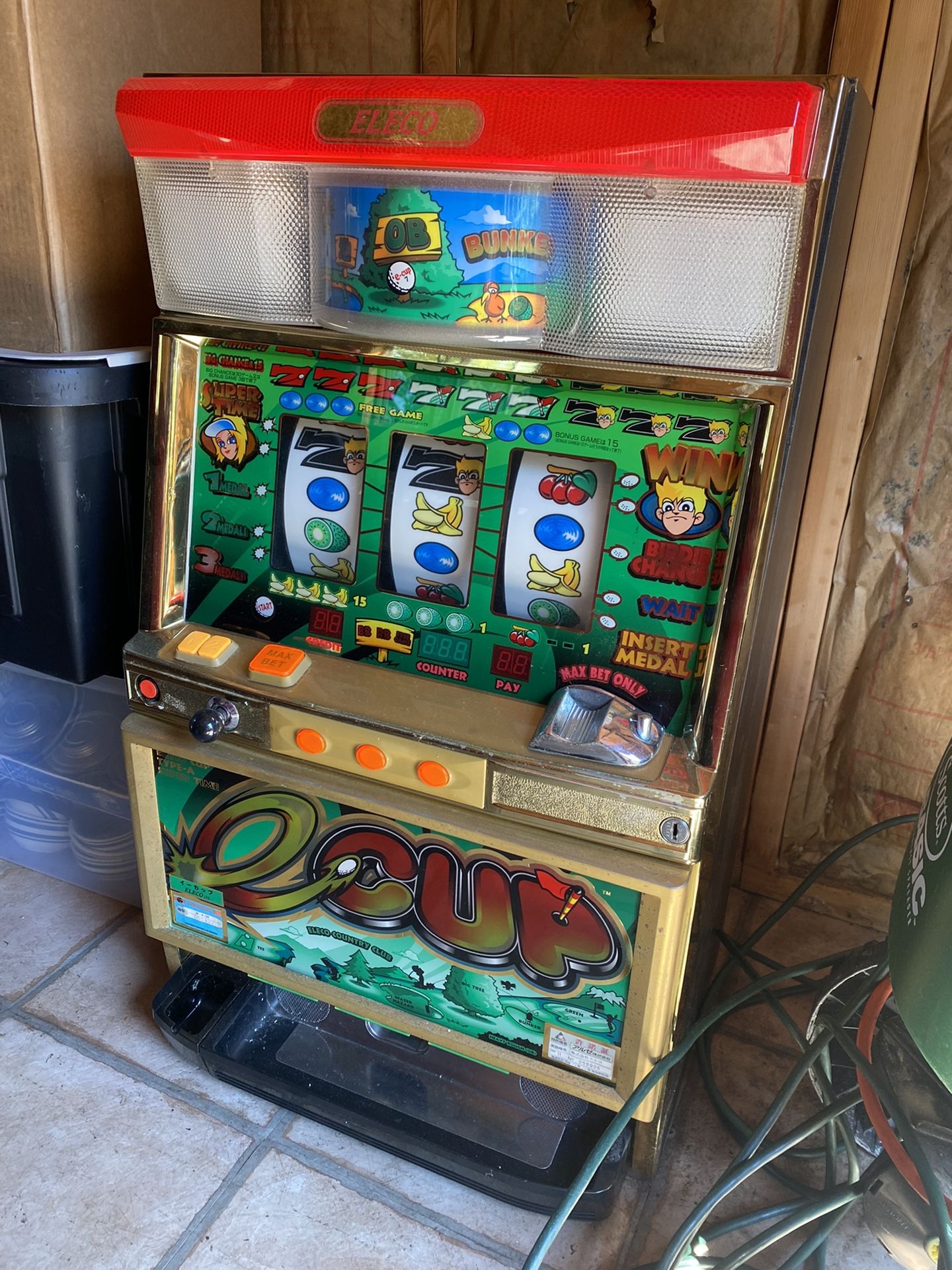 2 Slot Machines