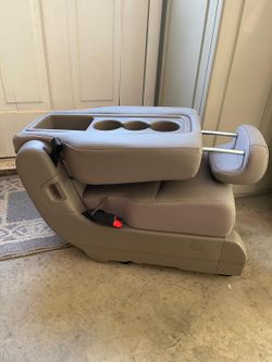Honda Odyssey Middle Seat – Beige – Excellent Condition (2020 Model)