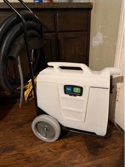 Commercial Carpet extractor