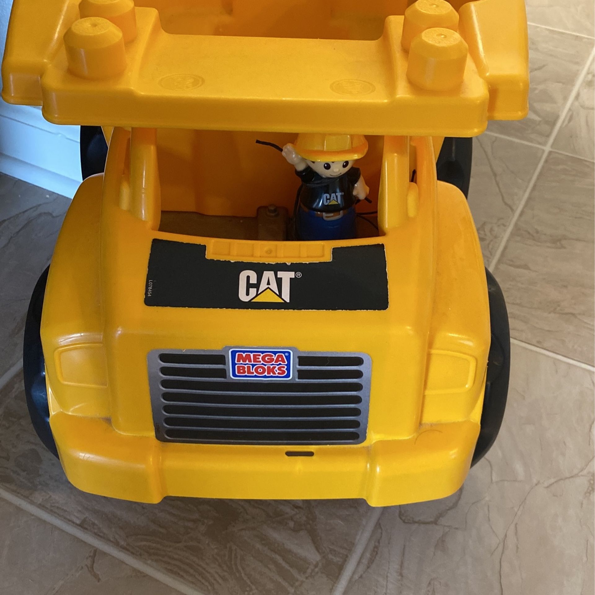 Mattel Mega Bloks CAT Large Vehicle Dump Truck