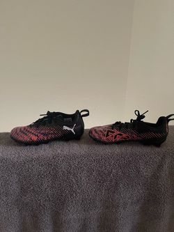 Kids Size 2 Puma soccer cleats