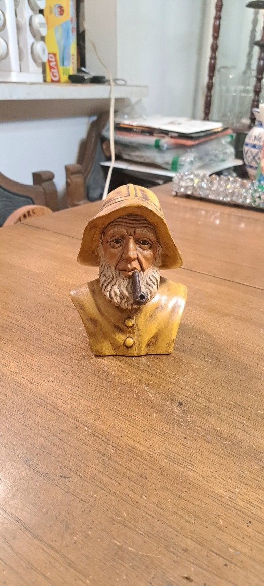 Vintage 1972 Porcelain " The Old Man And The Sea " Bust Figurine, Wearing A Raincoat & Smoking A Pipe 5" Tall 