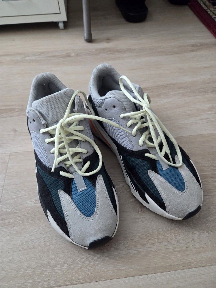 Yeezy 700 Wave Runner Size 10.5