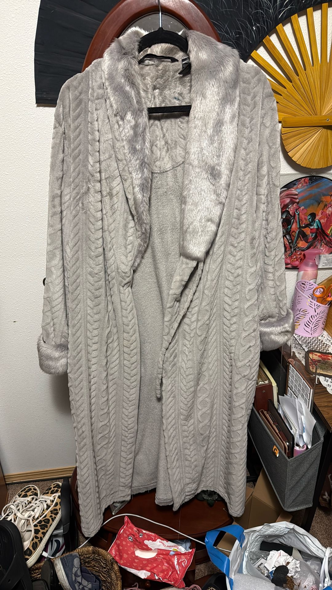 Women’s Gray XL Robe.
