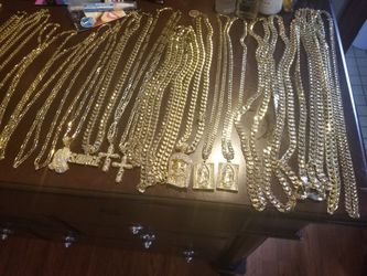 Tons of 14k 18k gold plated chains.