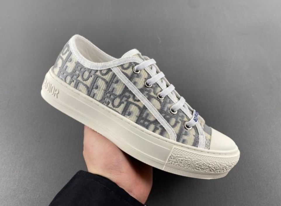 Clothes & Shoes