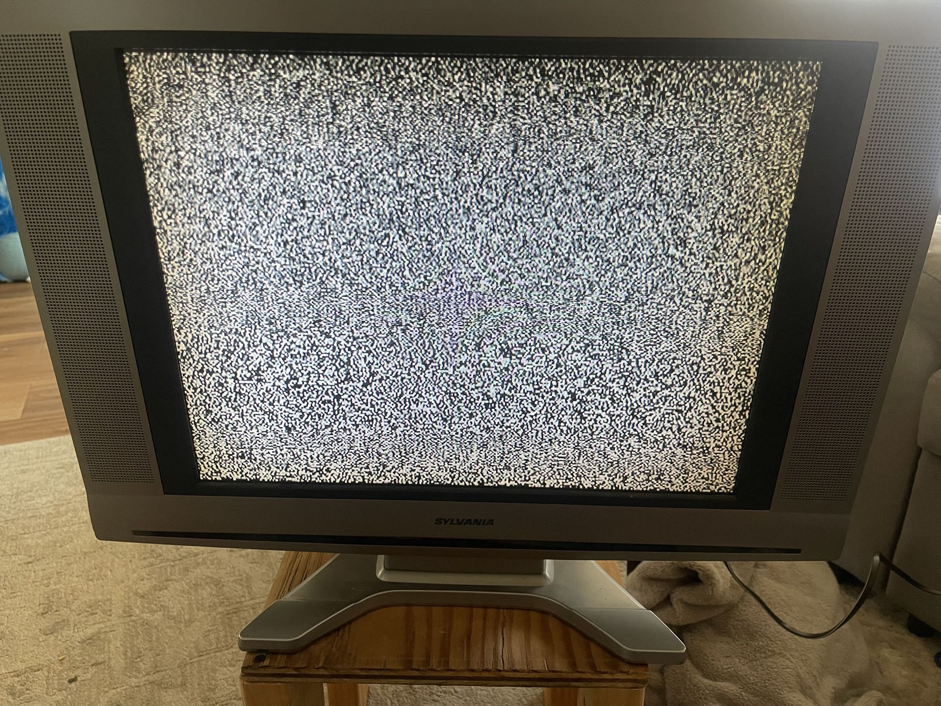 Sylvania 20” Retro Tv Model 6620lct