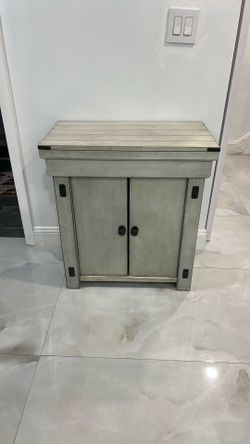 Sideboard/Table