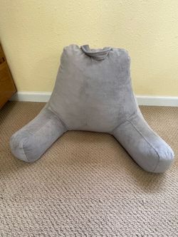 Backrest reading pillow