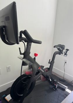 Peloton Bike – Excellent Condition