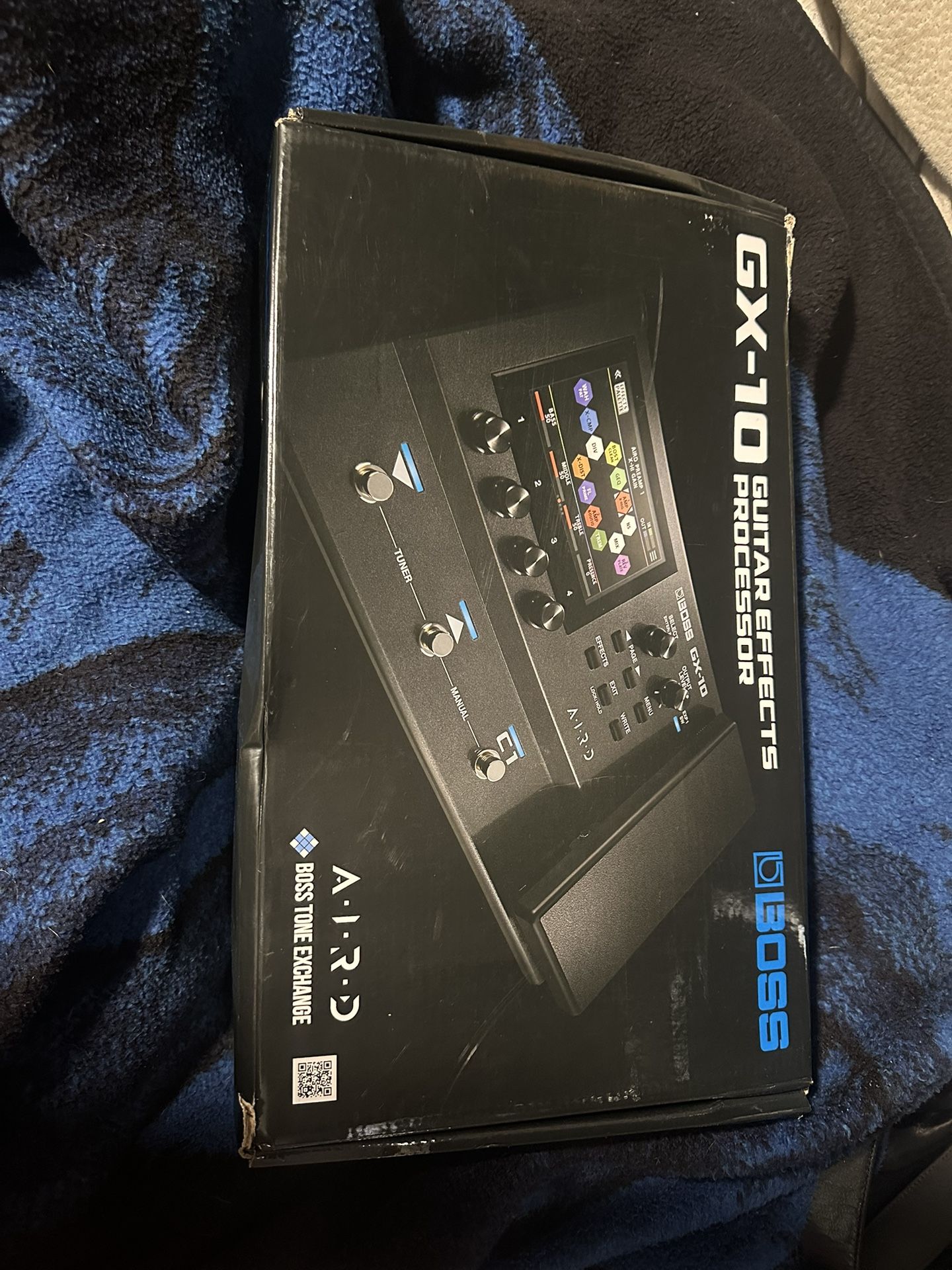 BOSS GX-10 guitar effects processor.