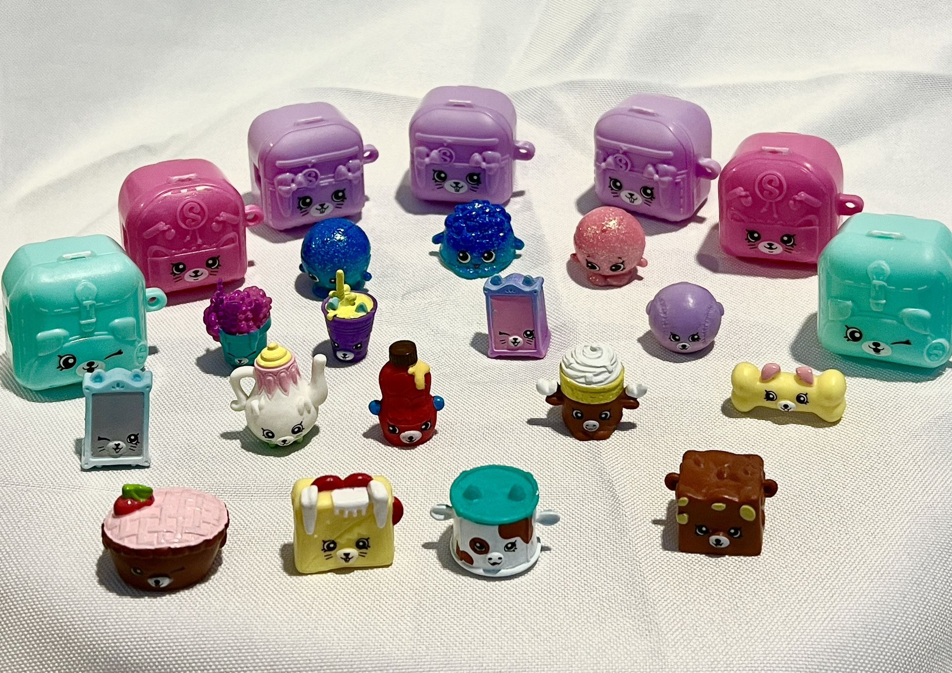 Shopkins Petkins Ultra Rare Dog Food And Fish Bowls Lot Of 16
