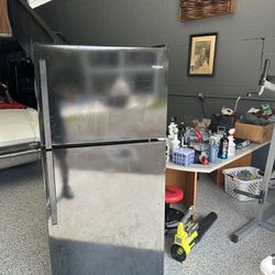 Whirlpool Refrigerator With Ice Maker 
