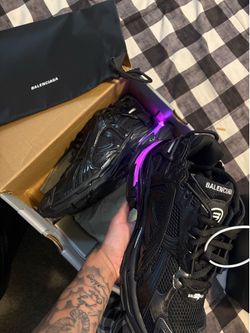 Led Balenciaga runners