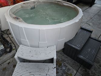 Round Hot tub - Jacuzzi