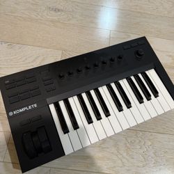Native Instruments Komplete Kontrol A25 Midi Keyboard