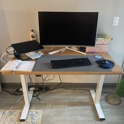 Light Wood Automatic Standing Desk