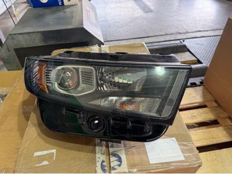 15-18 Ford Edge Halogen Passenger Headlight