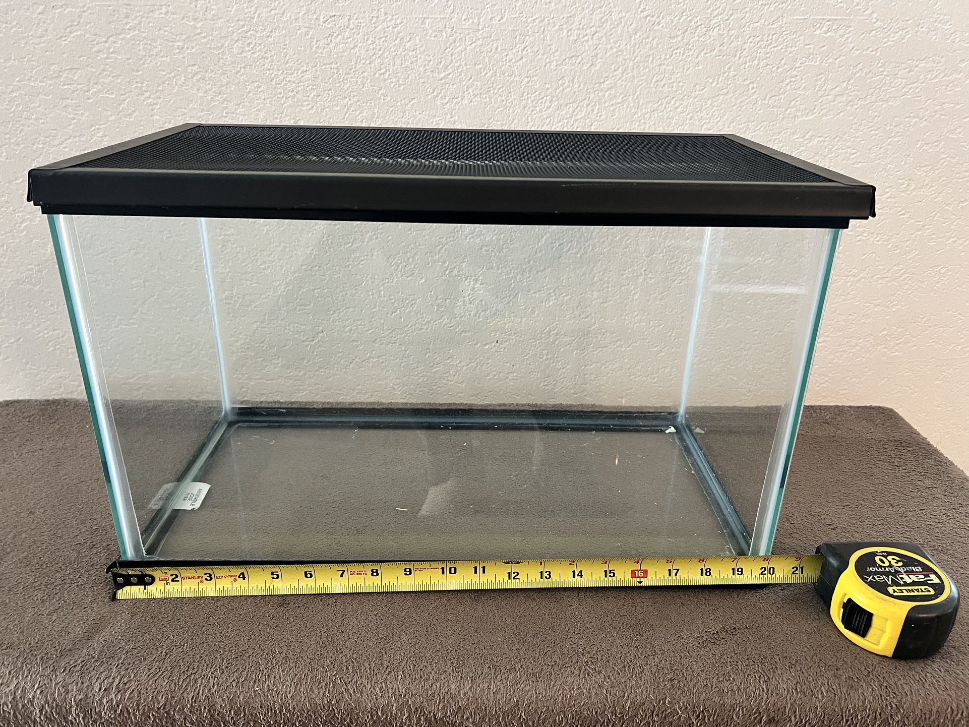 Glass Aquarium / Terrarium – 20” x 13” x 10” – With Mesh Cover