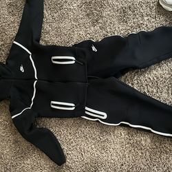 Medium Nike tech fit reflection