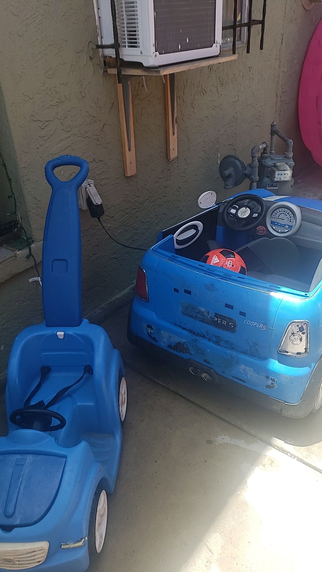 Toys,dog house,miscellaneous