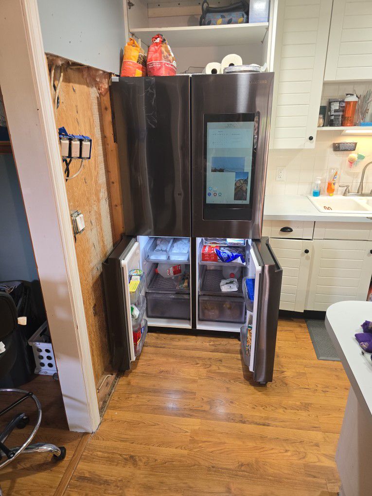 Samsung 4 door flex black fridge w family hub